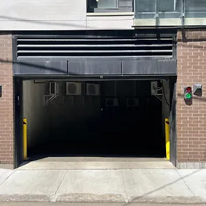  Apartment Initial / Fleuriste +parking / Centre-ville Qc Canada