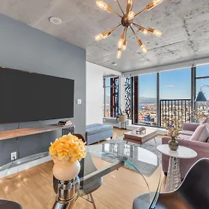  Apartment Water Views, 40th Floor Sub-penthouse! Entire In The Heart Of Centre Canada