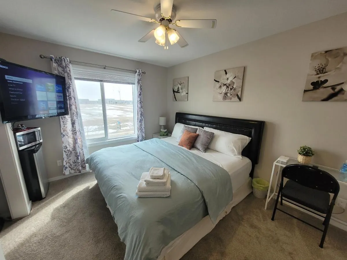 Elegant Guest Suite - King Bed & Ensuite Private Bathroom - Close To Airport With Aircon location