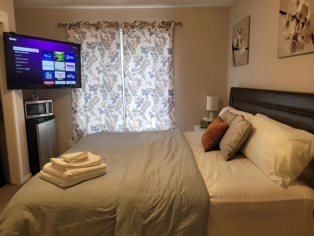 Elegant Guest Suite - King Bed & Ensuite Private Bathroom - Close To Airport With Aircon Calgary 0*,