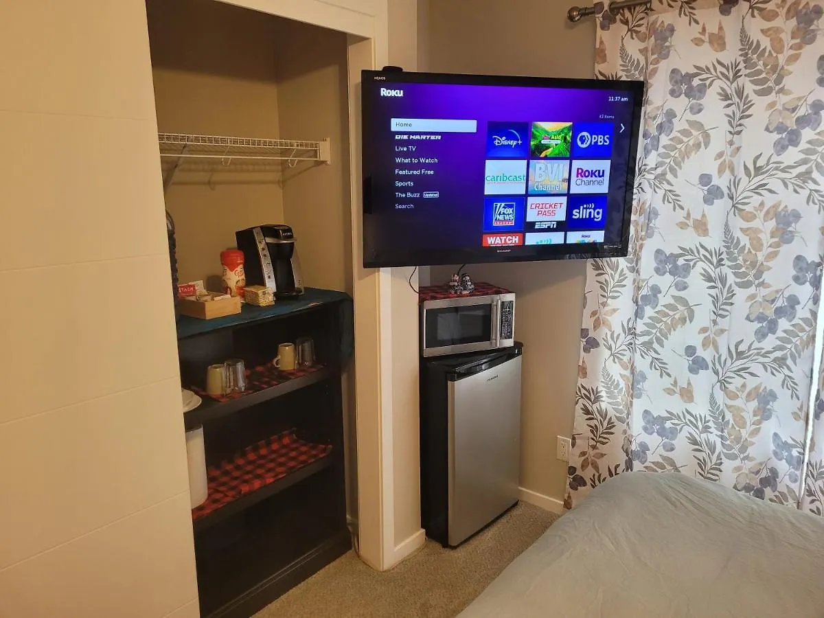 Homestay Elegant Guest Suite - King Bed & Ensuite Private Bathroom - Close To Airport With Aircon Calgary