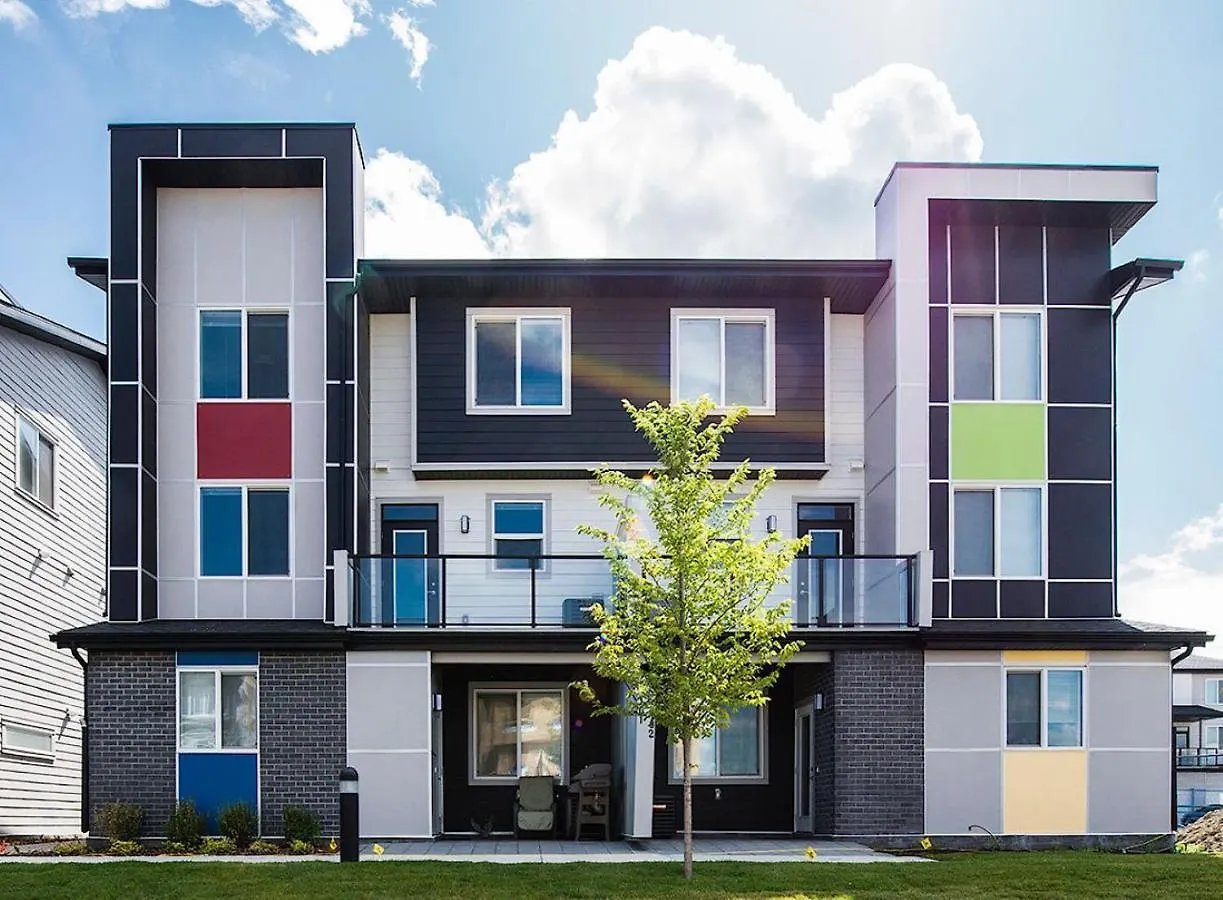 Elegant Guest Suite - King Bed & Ensuite Private Bathroom - Close To Airport With Aircon Calgary Canada